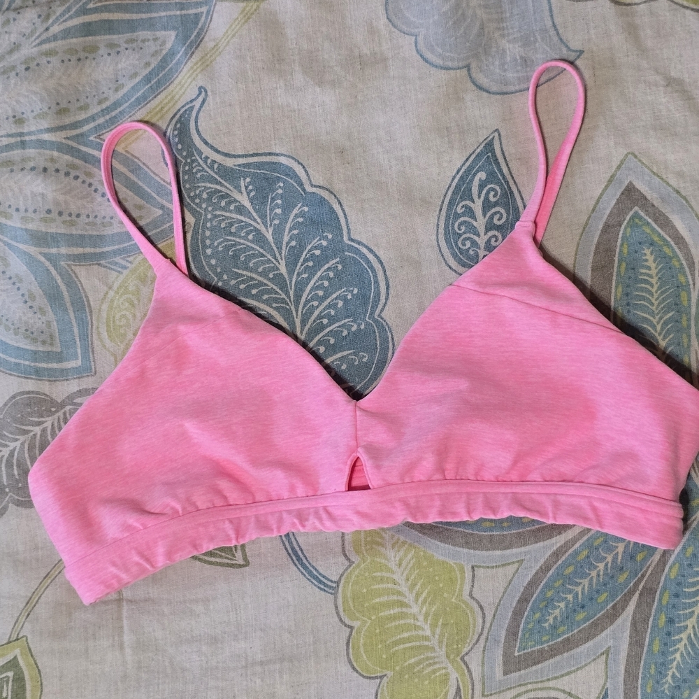 ALO Yoga Pink Sports Bra with Stretchy Comfort